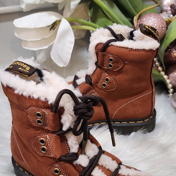 Dr Martens Women's 1460 Lace to Toe Fur Lined Buttersoft Lace Up Boots new - Picture 4 of 7